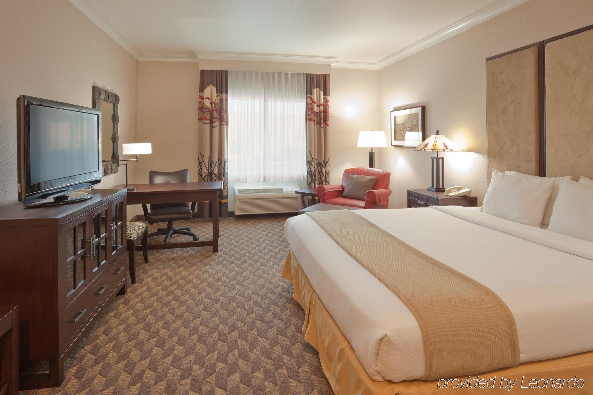 Holiday Inn Express Hotel & Suites Arcata/Eureka-Airport Area By Ihg McKinleyville Rom bilde