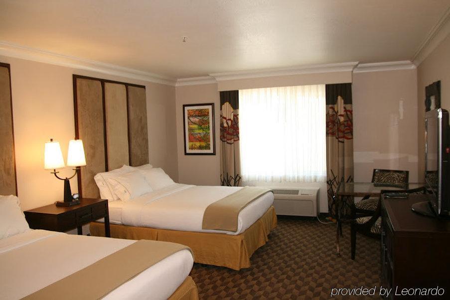 Holiday Inn Express Hotel & Suites Arcata/Eureka-Airport Area By Ihg McKinleyville Rom bilde